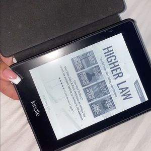 Kindle paperwhite. Black. Barely used. Bought a different E-reader